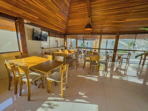 Free daily full breakfast - Pousada Recanto Dourado (Bonito)