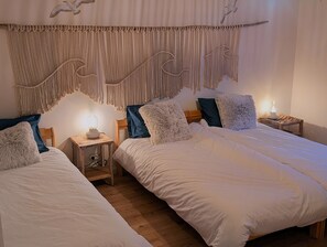 4 bedrooms, iron/ironing board, travel cot, free WiFi