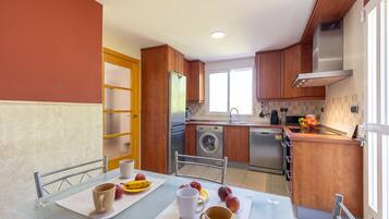 Microwave, mesin pencuci piring, dan mesin pembuat kopi/teh