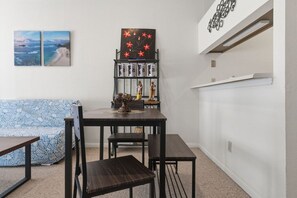 Dining - Quiet and Peaceful Med Center 2 Bd/1Ba (Houston)