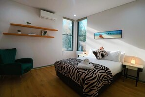 6 bedrooms, WiFi, bed sheets