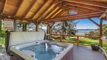 Tina de hidromasaje al aire libre