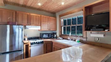 Microwave, oven, stovetop, coffee/tea maker