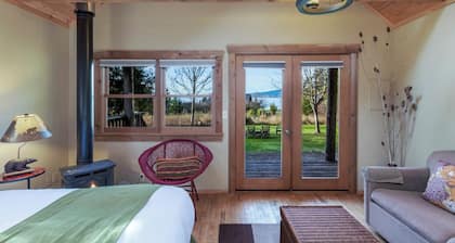 Partial View Cabin w/ Hot Tub - 2 min walk to west-facing beach!