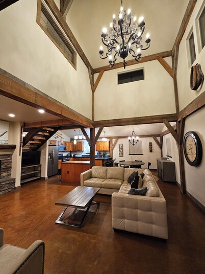 Luxury Winter Ski Vacation Retreat in Big Sky - Hot Tub