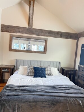 4 bedrooms, desk, iron/ironing board, free WiFi