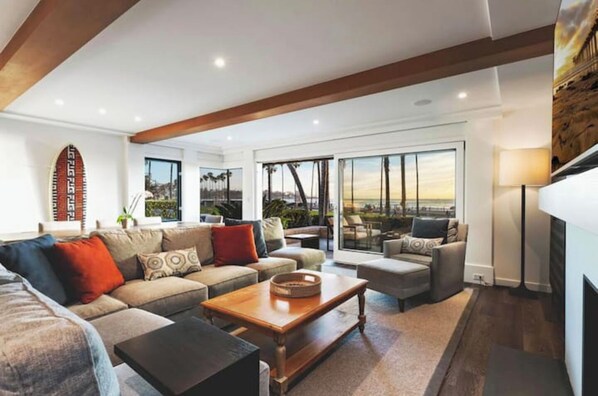 Smart TV, fireplace, stereo