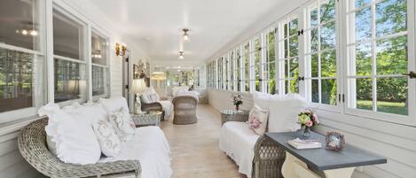 9 Schlafzimmer, Bügeleisen/Bügelbrett, Reisekinderbett, kostenloses WLAN