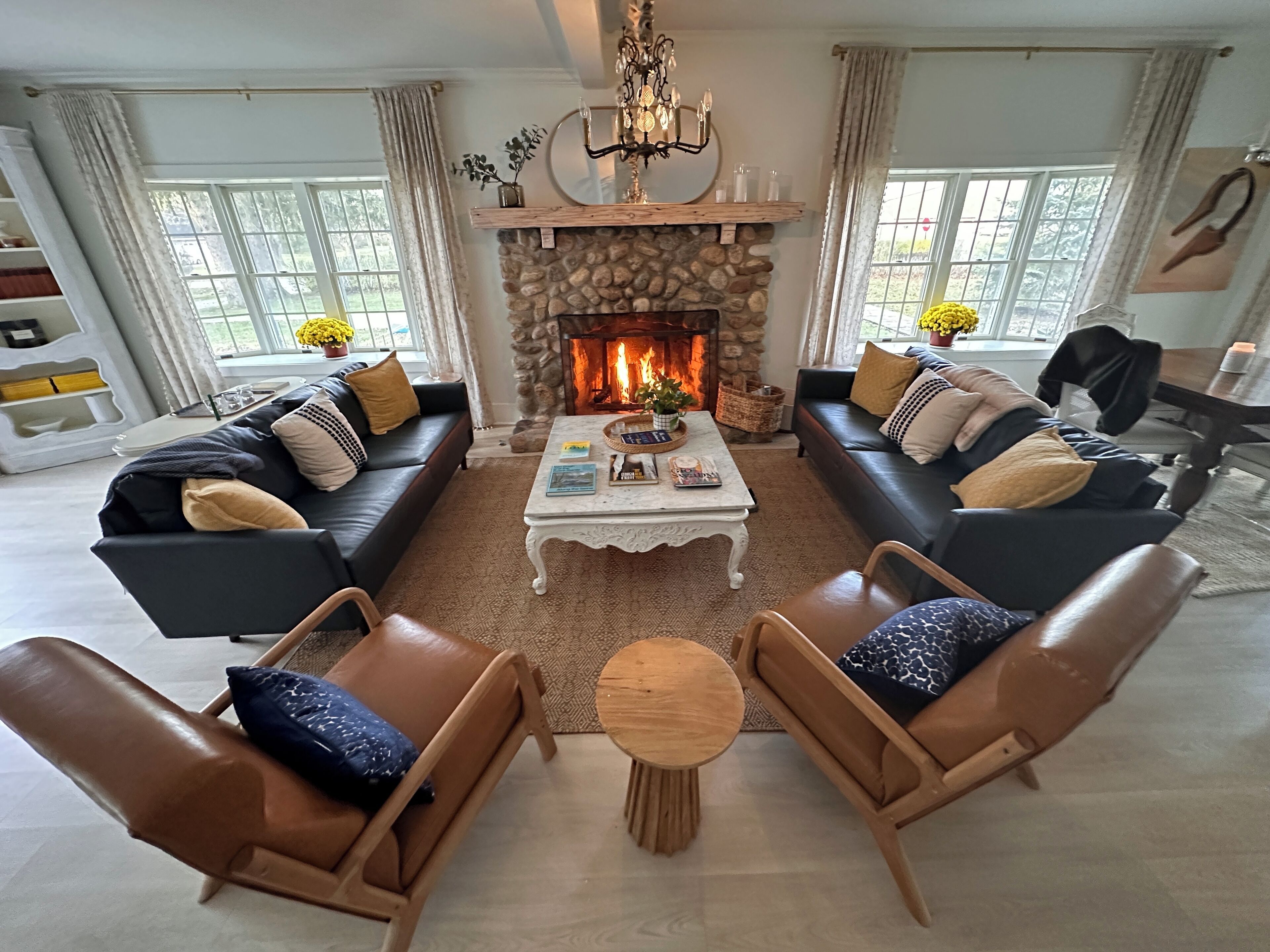 Smart-TV, Kamin, Tischfußball, Tischtennisplatte