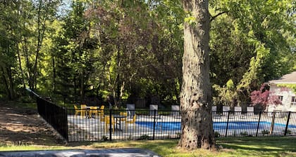 Newly renovated, 7700 Sq. Ft, 8BR, 7BTH, Heated Pool, Hot Tub, Arcade Game Barn