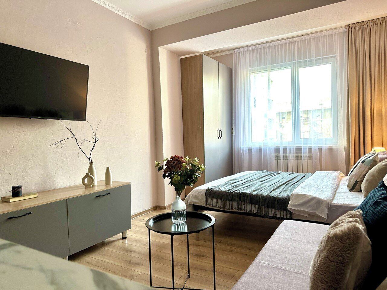 1 habitación, tabla de planchar con plancha, wifi gratis y ropa de cama 