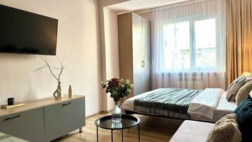 1 habitación, tabla de planchar con plancha, wifi gratis y ropa de cama