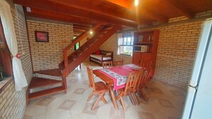 家庭独立别墅, 阳台, 庭院景观 | 餐厅