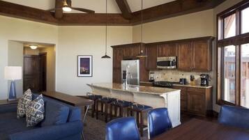 Smart TV, fireplace, computer monitors, printers