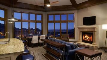 Smart TV, fireplace, computer monitors, printers