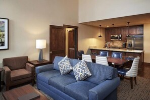 Smart TV, fireplace, computer monitors, printers - Hilton Sunrise Lodge Resort. 2 Bed/3 Bath. Ski-In/Ski-Out. Dec 27-Jan3 (Park City)
