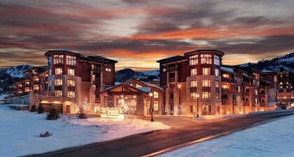 Hilton Sunrise Lodge Resort. 2 Bed/3 Bath. Ski-In/Ski-Out. Dec 27-Jan3