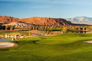 Golf - Massive Backyard with Private Pool and Spa (Hurricane)