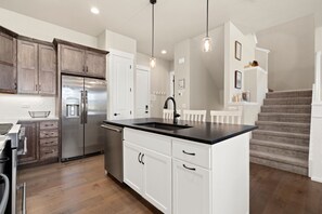 Townhome, Multiple Beds, Patio, Mountain View (1498 Harebell Street) | Private kitchen | Fridge, microwave, oven, stovetop