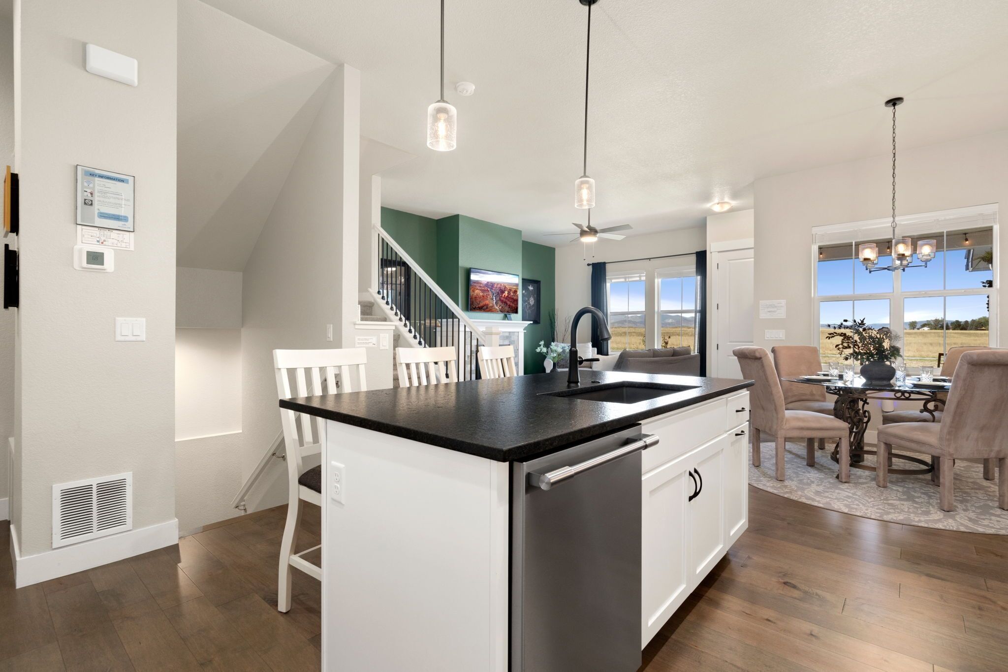 Stadtwohnung, Mehrere Betten, Terrasse, Bergblick (1498 Harebell Street) | Speisen