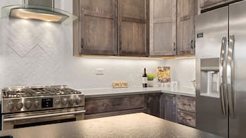 Townhome, Multiple Beds, Patio, Mountain View (1498 Harebell Street) | Private kitchen | Fridge, microwave, oven, stovetop