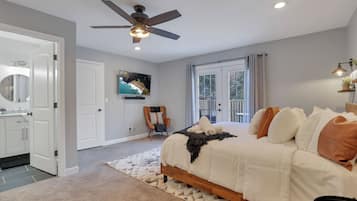 4 bedrooms, desk, iron/ironing board, free WiFi