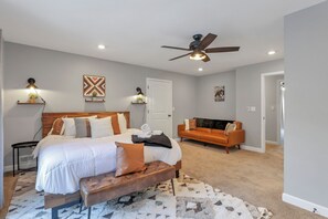 4 bedrooms, desk, iron/ironing board, free WiFi