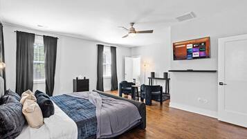 4 bedrooms, iron/ironing board, WiFi, bed sheets