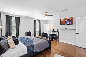 4 habitaciones, tabla de planchar con plancha, wifi y ropa de cama 