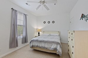 2 makuuhuonetta, silitysrauta/-lauta, ilmainen Wi-Fi, vuodevaatteet