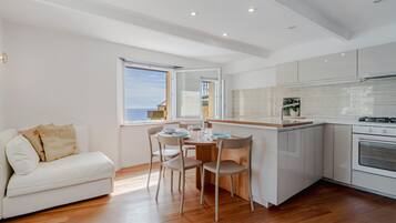 Réfrigérateur, plaque de cuisson, lave-vaisselle