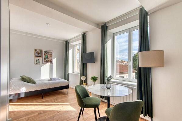 واي فاي وملاءات أسرّة