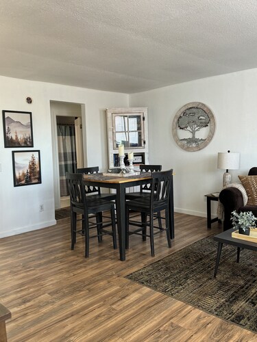 Farm house 2 bedrooms cottage in Upper Lake with WiFi, AC, and family-friendly.