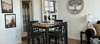 Farm house 2 bedrooms cottage in Upper Lake with WiFi, AC, and family-friendly.