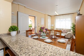 Zona de menjador de l'habitació