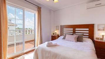 3 dormitorios, cunas gratuitas, ropa de cama