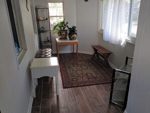 Interior - Comfortable, Convenient to NY 2-Bedroom House with Large Yard and Parking (Ridgefield Park)