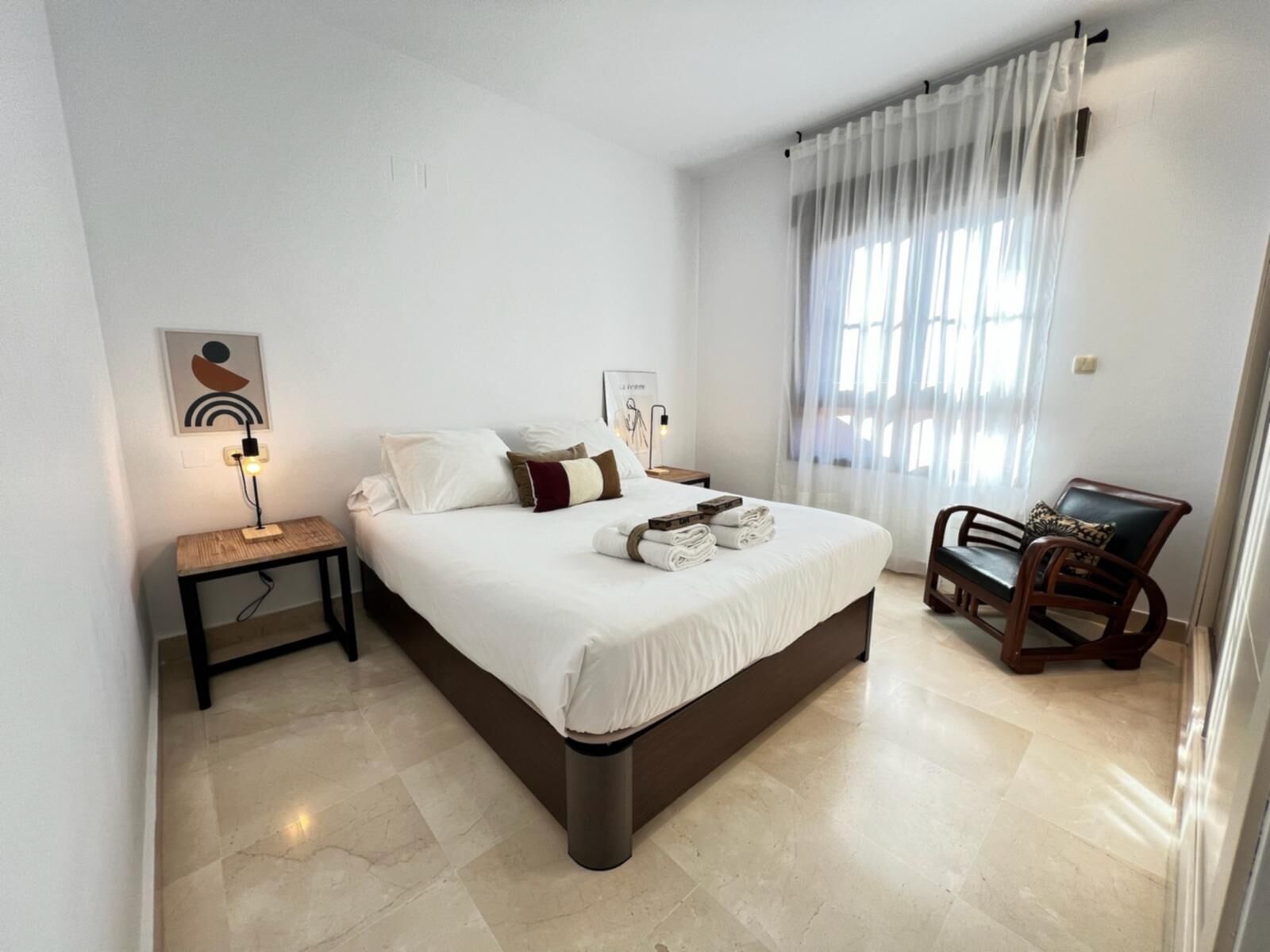 2 bedrooms, iron/ironing board, WiFi, bed sheets