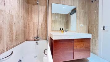 Eco-friendly toiletries, hair dryer, towels
