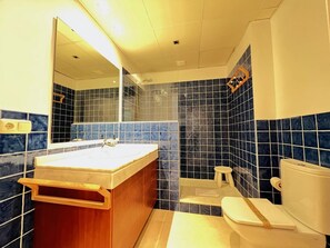 Umweltfreundliche Kosmetikartikel, Haartrockner, Handtücher