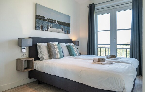 2 bedrooms, travel crib, free WiFi, bed sheets