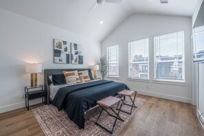 2 bedrooms, iron/ironing board, WiFi - Boho Mod-Pad @ East Downtown (Houston)