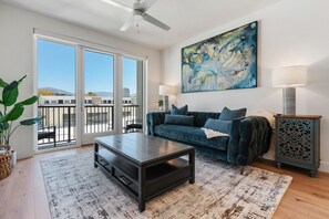 Smart TV, lareira, videogames, escritórios