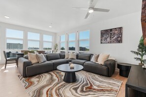 Smart TV, chimenea y videojuegos 