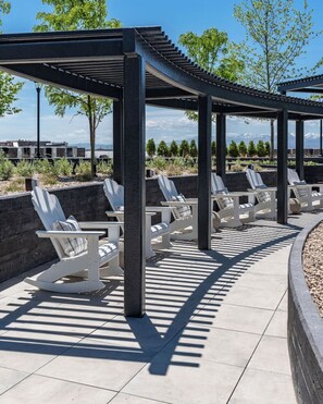 Terrace/patio - Amazing Deluxe 2BR Pool/Gym/Htub (Salt Lake City)