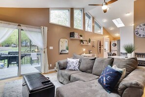 Smart TV, fireplace, ping pong, video library