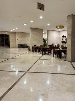 Lobby sitting area - Hussein Beyari Hotel (Makkah)
