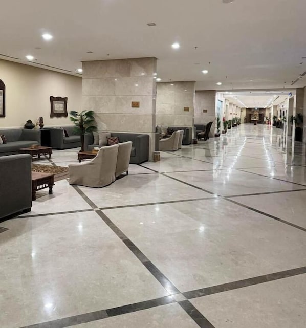 Coin salon dans le hall