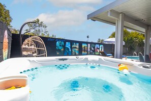 Outdoor spa tub - Pool, Hot Tub, 10 min to Beach, Large Backyard (San Diego)
