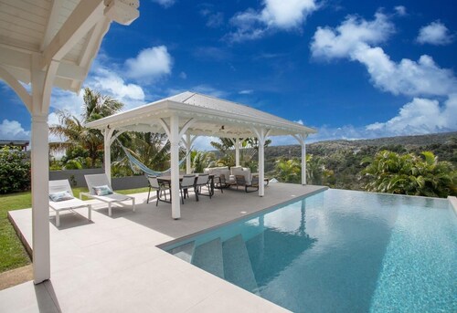 Villa, private pool, air-conditioned rooms, cistern, close to beaches and activities